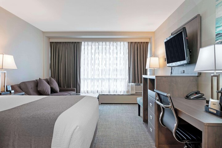 Room 25 of 68