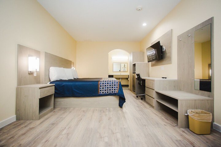 Room 26 of 49