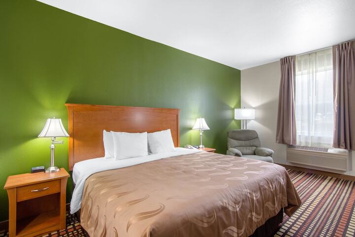 Room 10 of 28