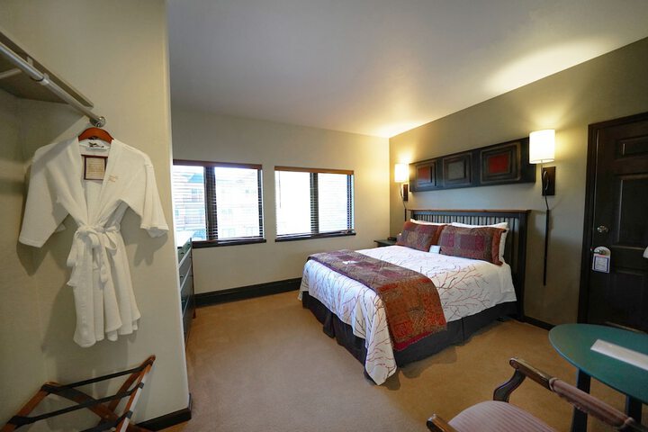 Room 33 of 99