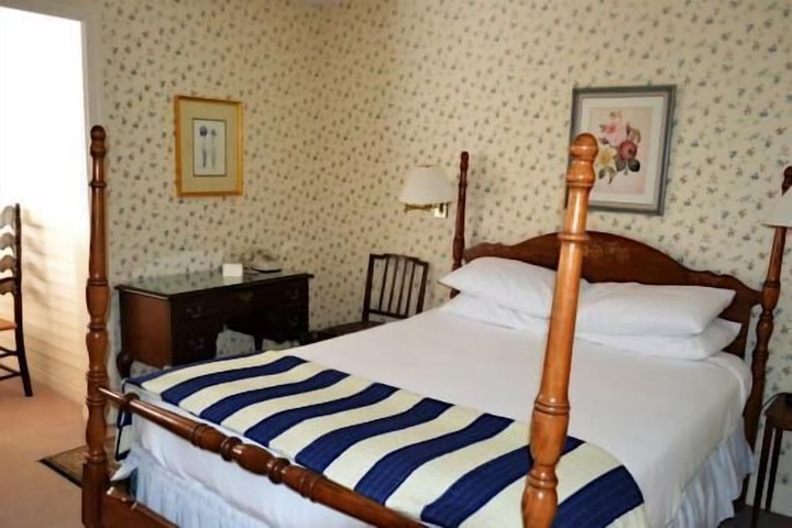 Room 30 of 43