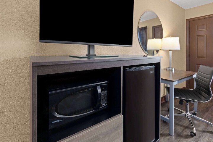 Room 26 of 33
