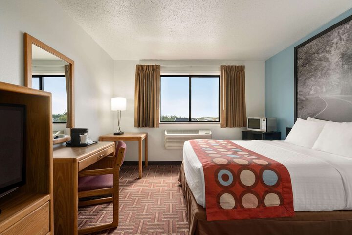 Room 17 of 41