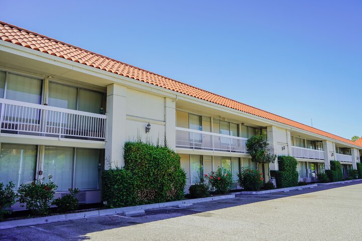 Hotel 2 of 49