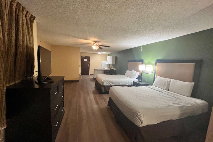 Room 11 of 27