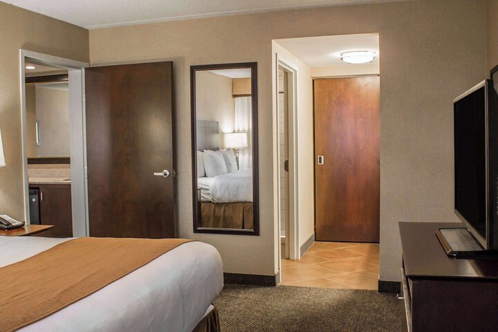 Room 25 of 39