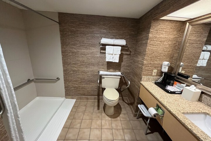 Room 30 of 41