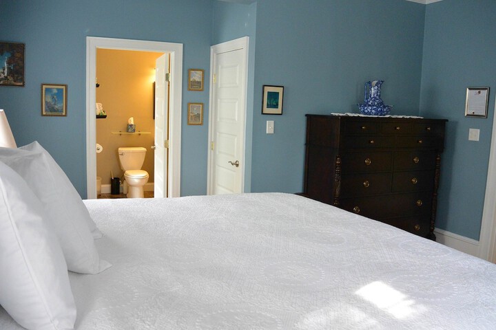 Room 27 of 48