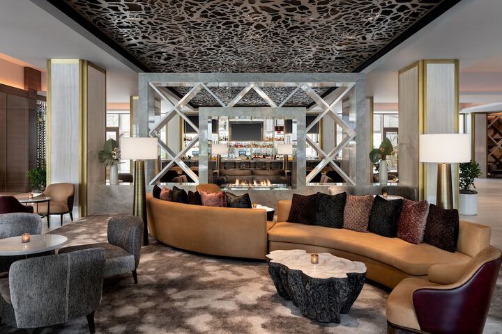 Lounge 92 of 103