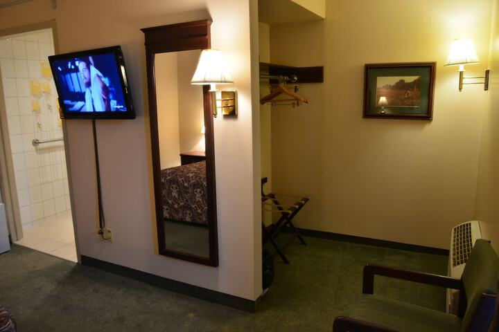 Room 17 of 33