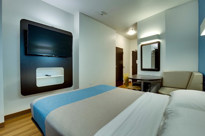 Room 33 of 81