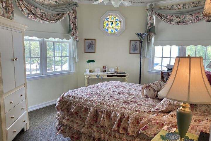Room 72 of 112