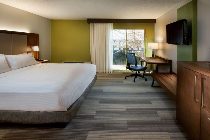 Room 18 of 48