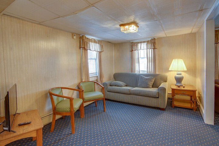 Room 110 of 167
