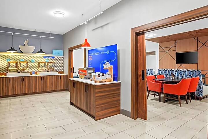 Holiday Inn Express & Suites Tumwater Olympia by IHG