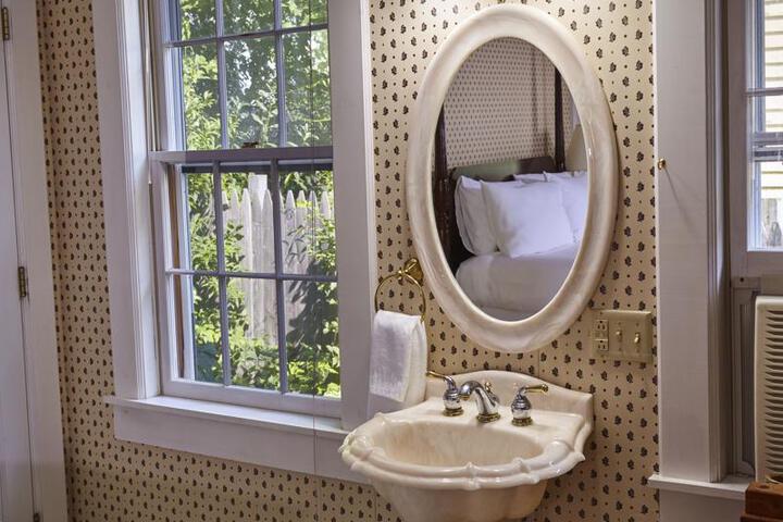 THE ANDRIE ROSE INN