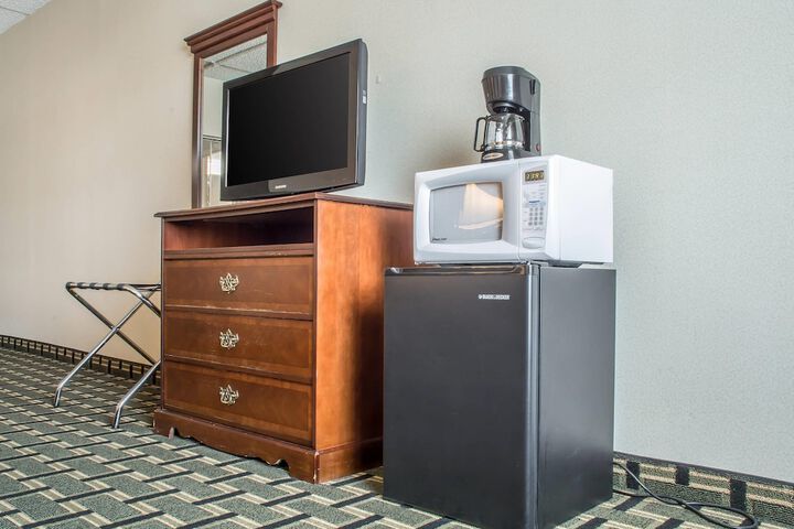 Quality Inn & Suites Palm Island Indoor Waterpark