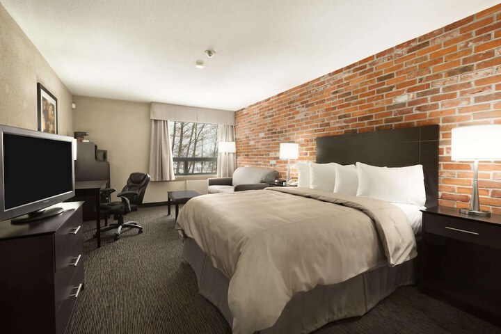 Room 8 of 28