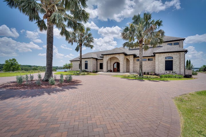Groveland Home w / Pool: Luxurious Lakefront Oasis!