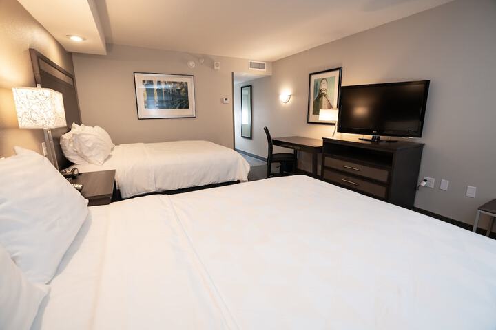 Room 40 of 77