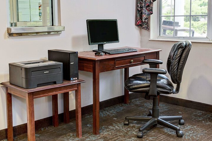 Business Center 18 of 18