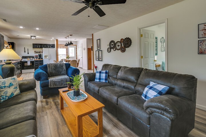 Charming Smiths Grove Home Near Cave Tours!