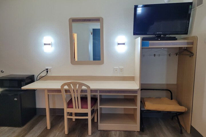Modern Stay 39 Lakeview by OYO Minonk Garden