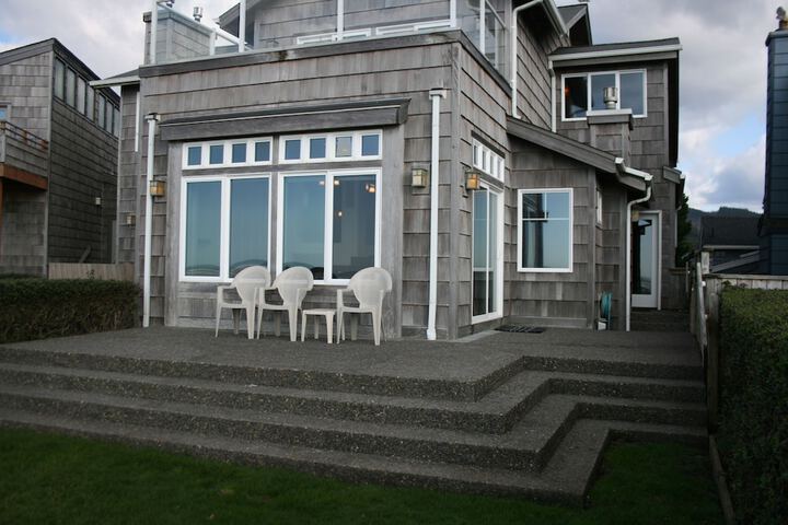The Waves / The Argonauta Inn/The White Heron Lodge