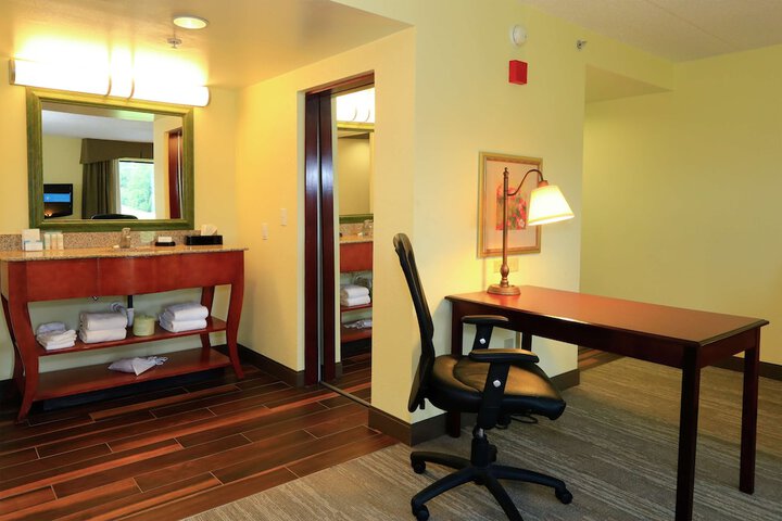 Room 34 of 115