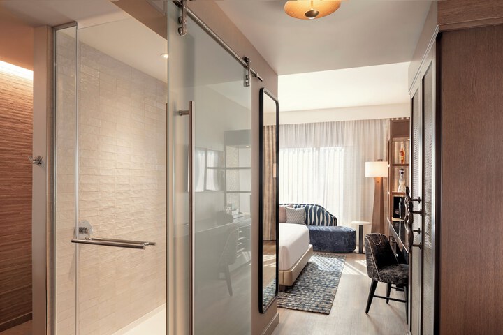 Room 47 of 154