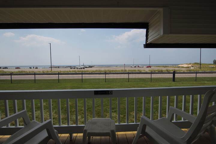 Snyders Shoreline Inn