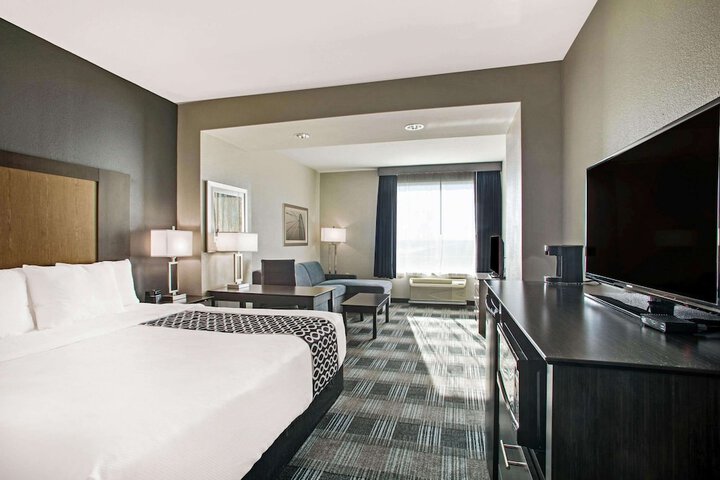 La Quinta Inn & Suites by Wyndham Victoria - South