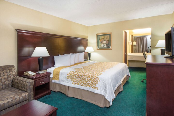 Room 7 of 14