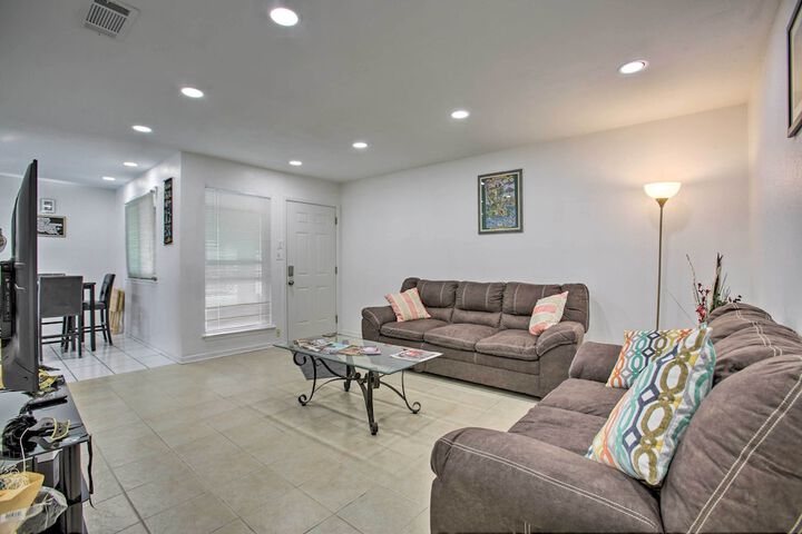 New! Laplace Townhome 9 Mi to Lake Pontchartrain!