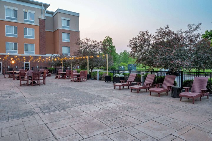 Hotel Exterior 44 of 47