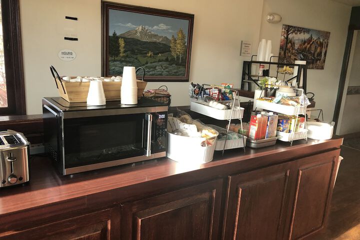 Breakfast/Coffee Service 100 of 132