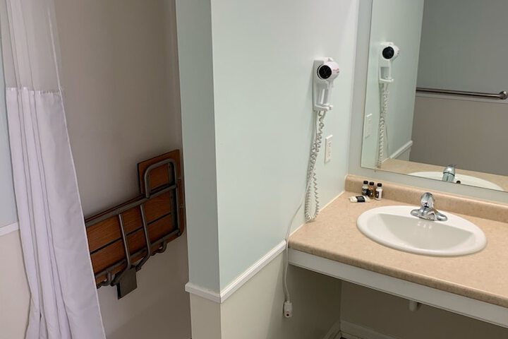 Room 18 of 33