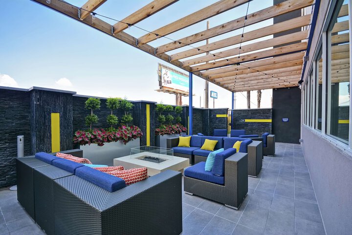 Terrace/Patio 32 of 34