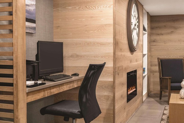 Business Center 20 of 20