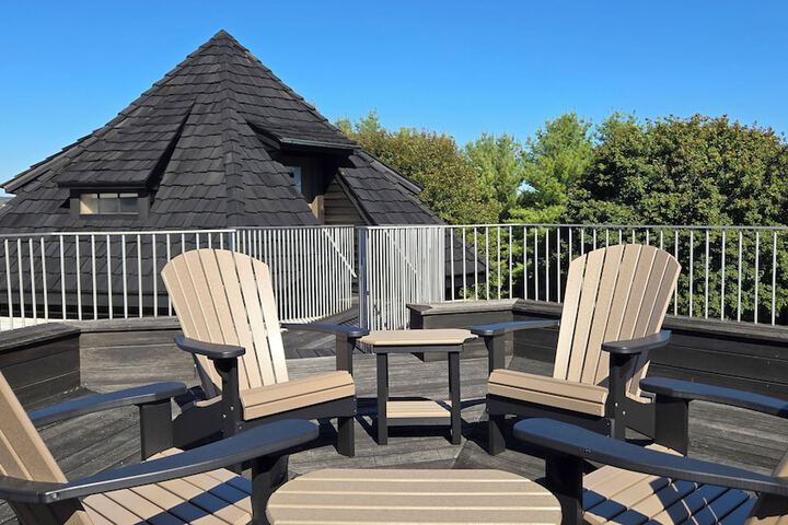 Twin Pine Manor Bed & Breakfast