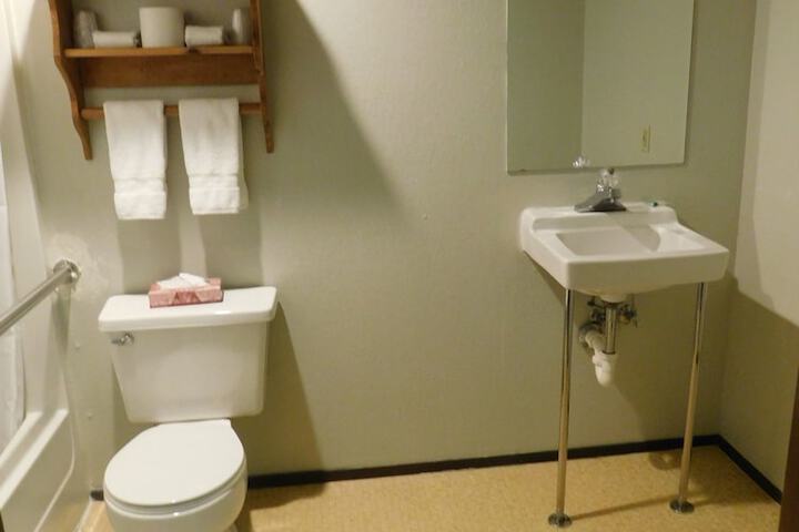 Room 20 of 33