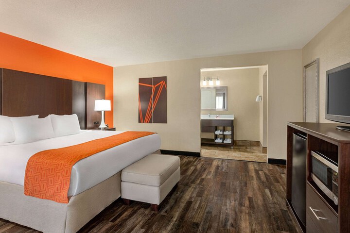 Room 28 of 46