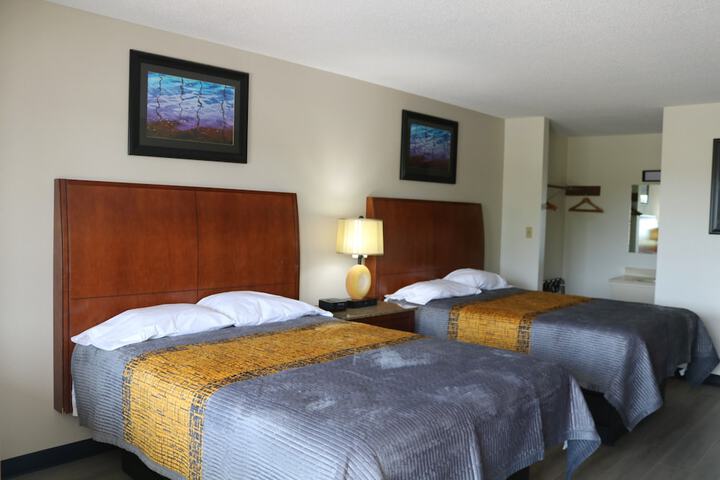Room 5 of 9