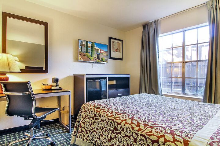 Room 26 of 48