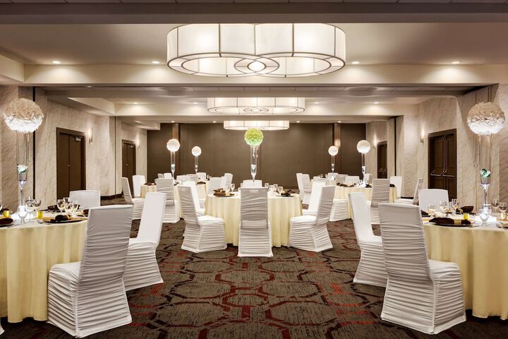 DoubleTree by Hilton Toronto Airport West
