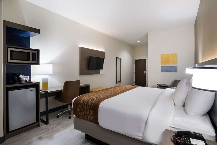 Comfort Inn & Suites Victoria North