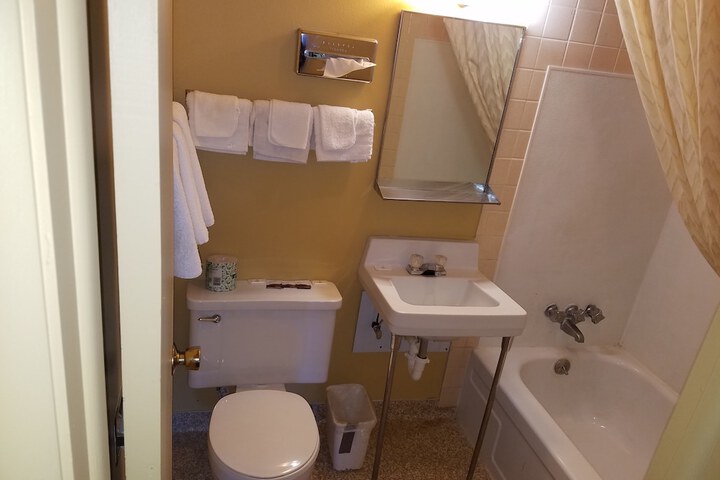 Room 5 of 25
