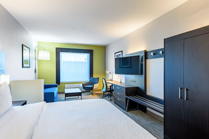 Room 12 of 32
