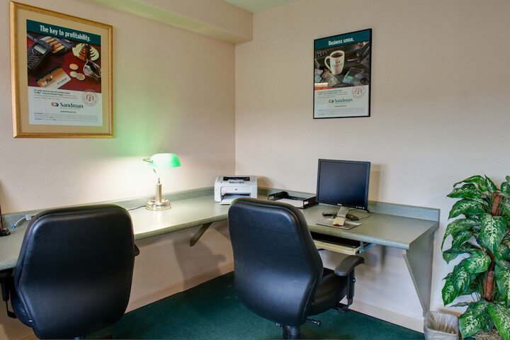 Business Center 37 of 37