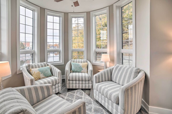 Luxe Manistee Condo w / Balcony & River Views!